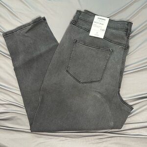 NWT High Rise Mom Jeans